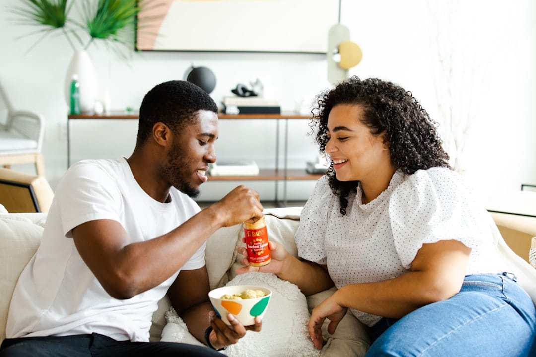 découvrez le concept de l'alimentation intuitive : une approche qui vous aide à renouer avec vos signaux de faim et de satiété, favorisant une relation saine avec la nourriture et encourageant un mode de vie équilibré sans régimes restrictifs.