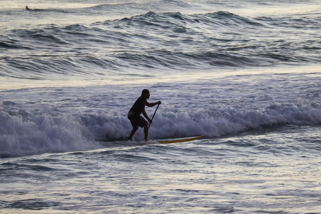 découvrez l'univers passionnant des sports nautiques : kayak, plongée, planche à voile et bien plus encore. vivez des aventures aquatiques inoubliables tout en améliorant vos compétences sur l'eau.